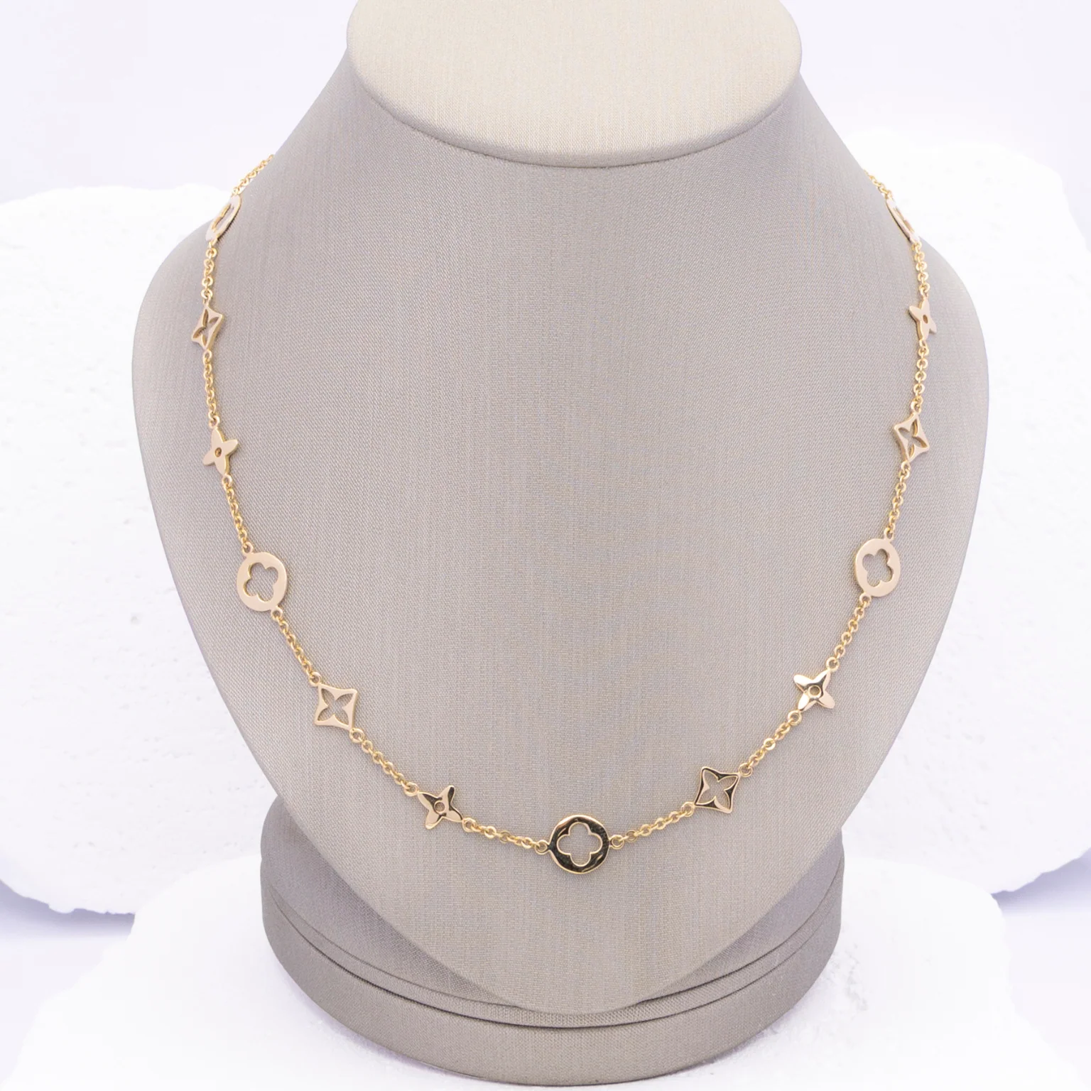 14k Flower & Star Necklace - Timeless Elegance - Image 4