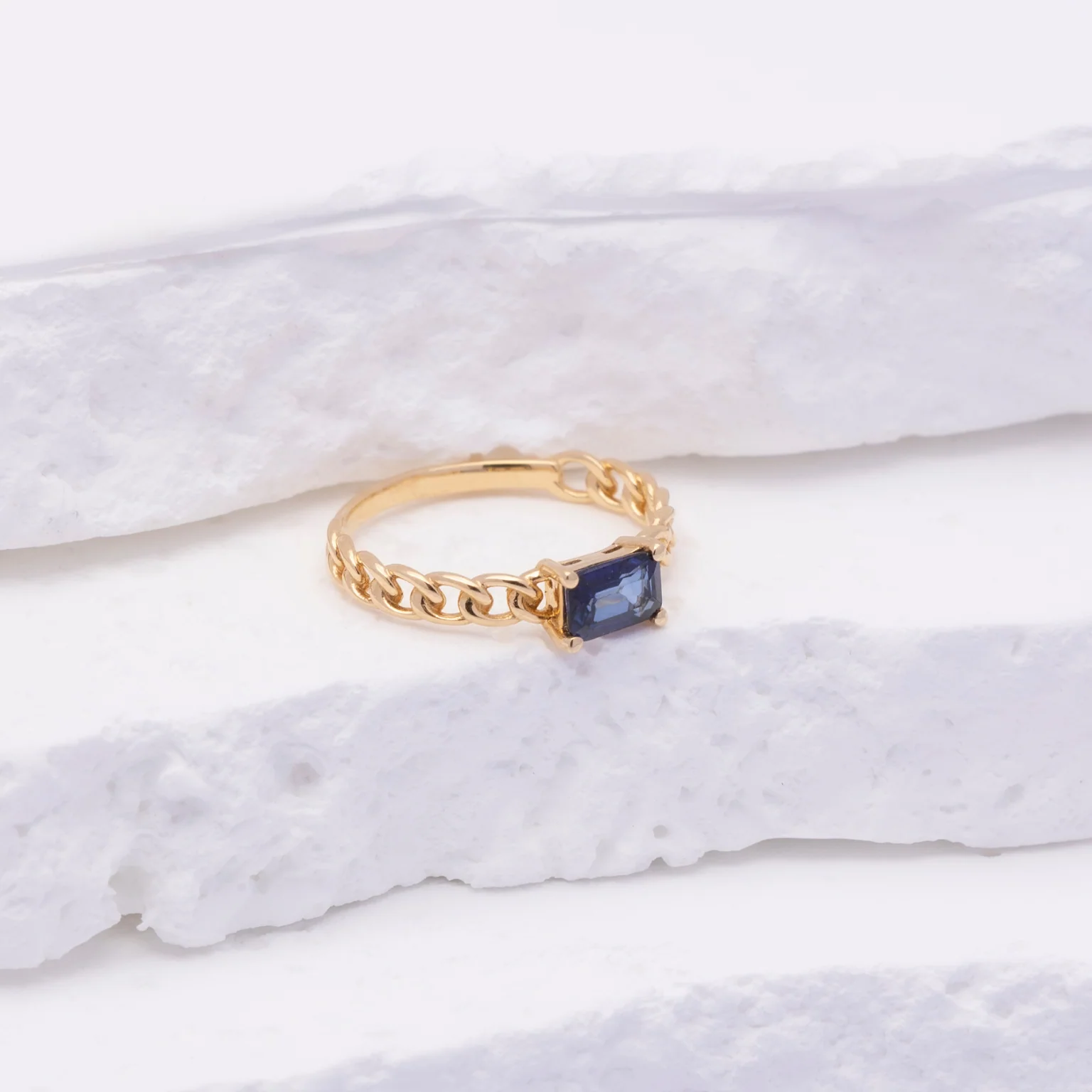 18k Designer Ring with Fine Ruby, Sapphire or Emerald - Luxury in Color - Image 3