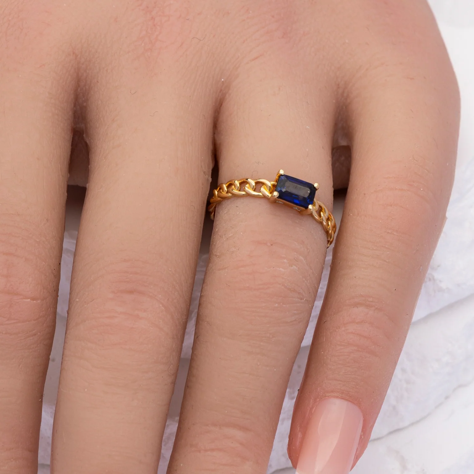 18k Designer Ring with Fine Ruby, Sapphire or Emerald - Luxury in Color - Image 4