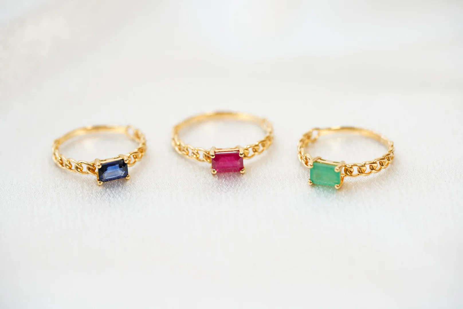 18k Designer Ring with Fine Ruby, Sapphire or Emerald - Luxury in Color - Image 9
