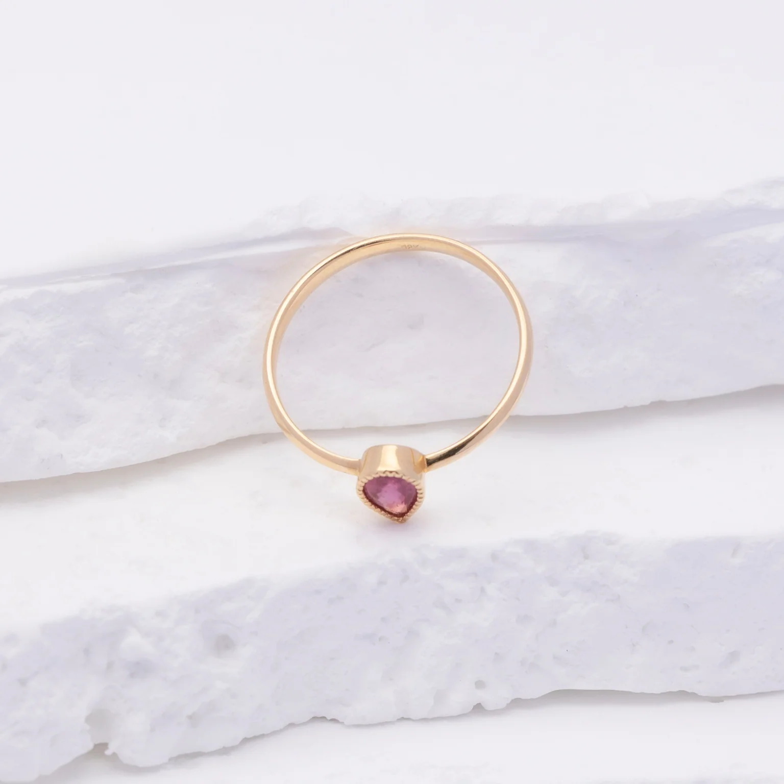 18k Gold Ring with Emerald & Ruby – A Touch of Color - Image 4