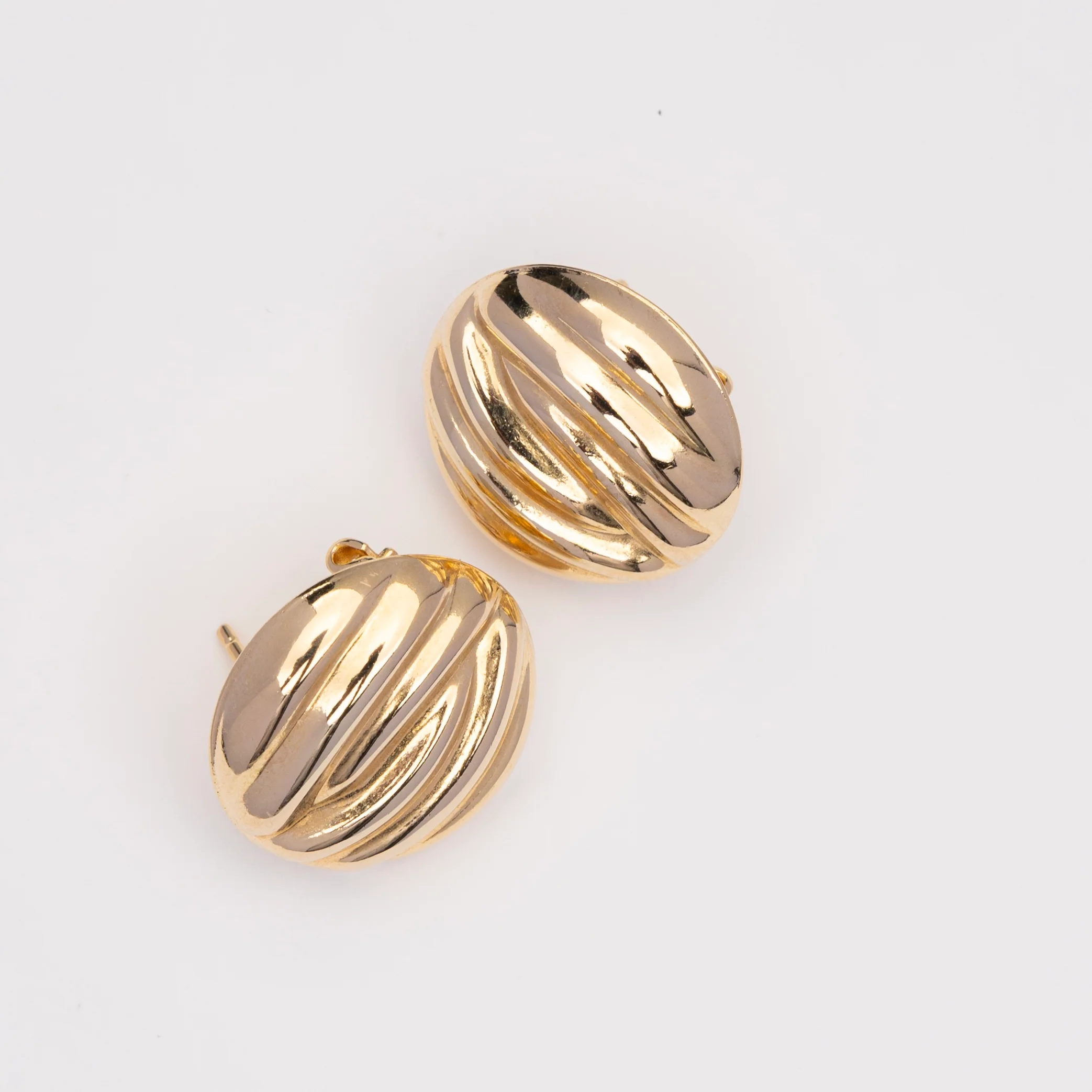 14k Ball Stud Earrings – Classic Elegance - Image 3